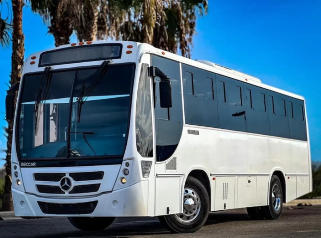 autobus-urviabus-mercedes-benz