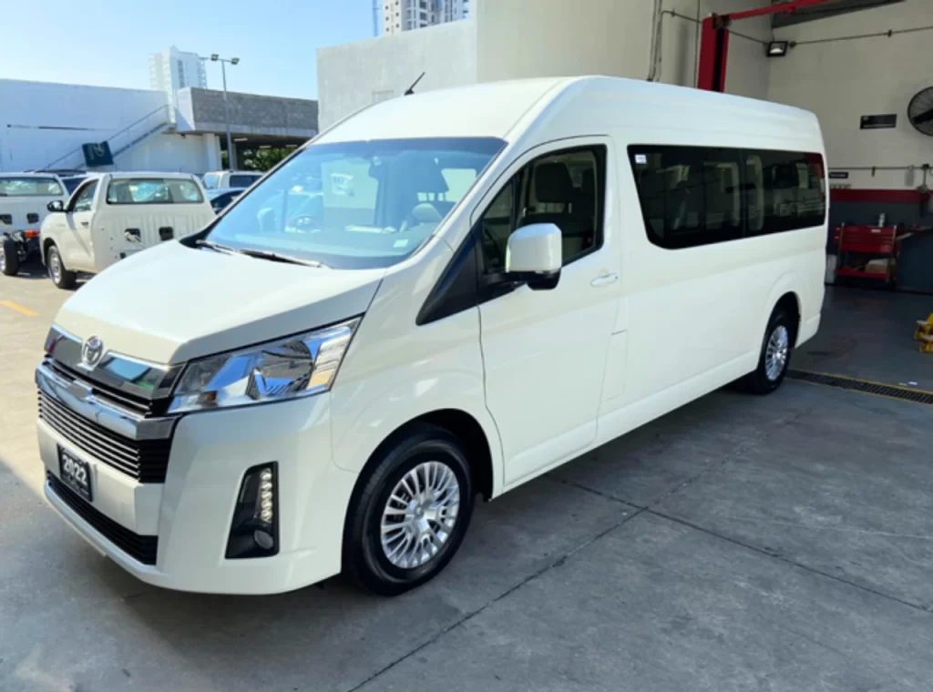 van-toyota-hiace